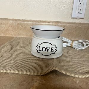 Scentsy White Ceramic Wax Warmer